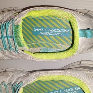 White Used👣SKECHERS Memory Foam Fashion Sneakers Used Flex Sole